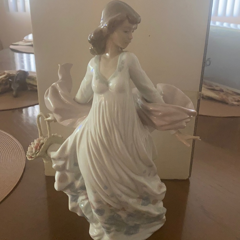 Lladro “Spring Splendor” figurine.  Like new with original box and packaging